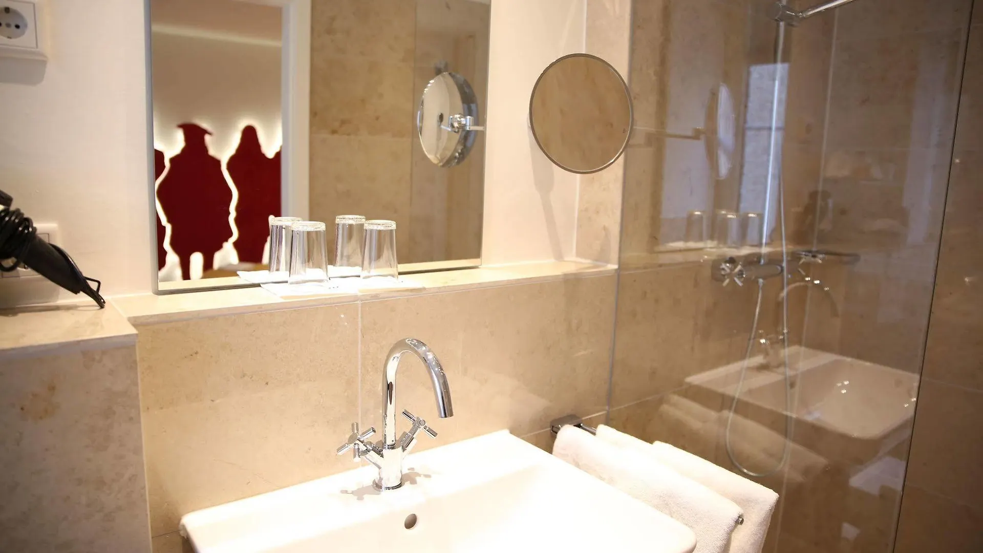 Hotel Drei Raben Nuremberga 4*,  Alemanha